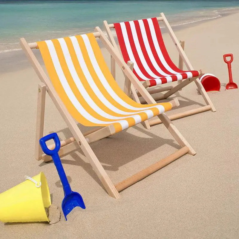 Custom Canvas Retro Outdoor Wooden Foldable Beach Chairs Portable Pool Folding Lounge Beach Deck Chairs With Pillow