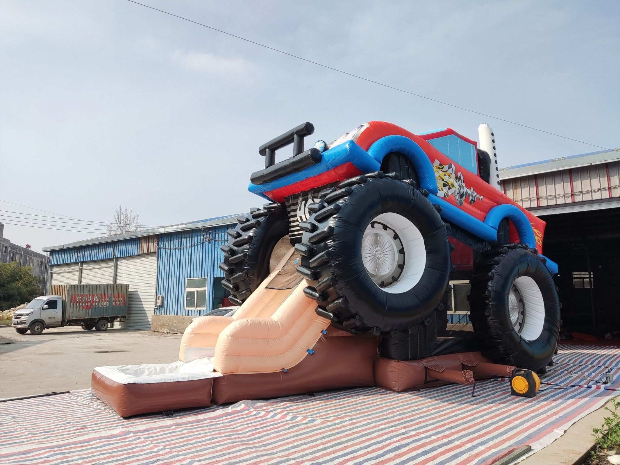 Cute inflatable air bouncer jumping trampoline with slide monster truck combo inflatable bounce house Inflatable Bounce House