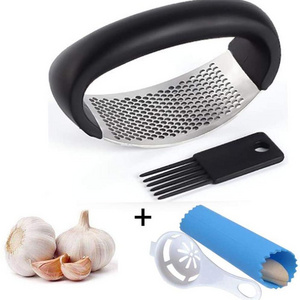 New kitchen gadgets easy clean annular garlic crusher 430 stainless steel manual garlic grinder press tool