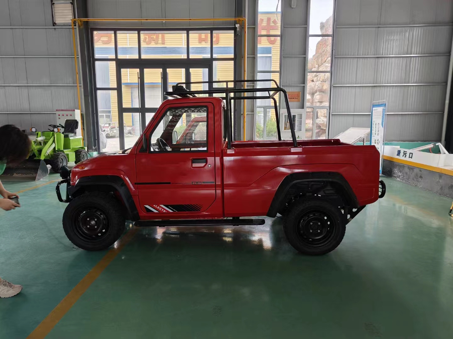 Hot Selling Multi-function battery  four-wheel drive camper Chinese operated cargo electric truck 4x4 mini pickup