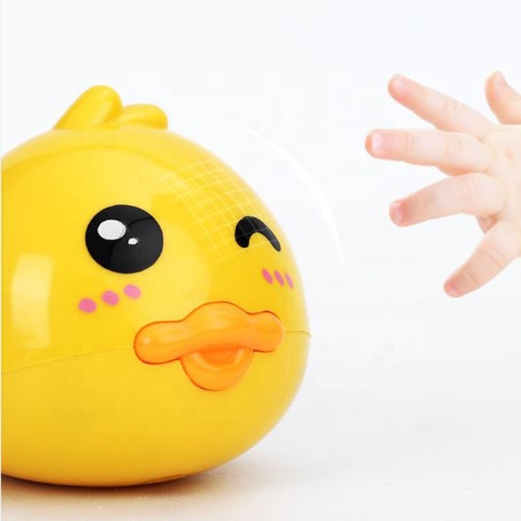 Hot Selling Cute Wind Up Swimming  Duck Baby Bath Water Playing Toy For Kids