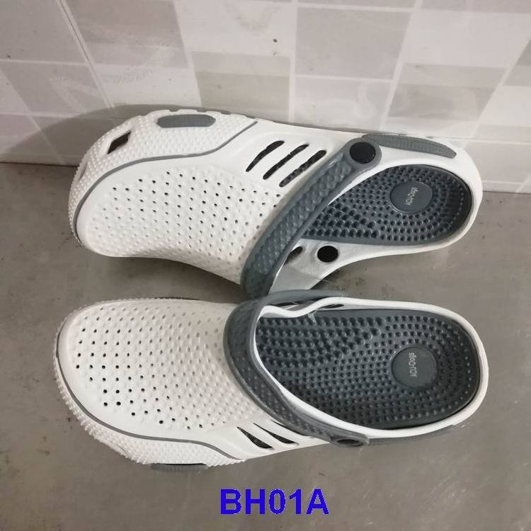 shoes stock men Plastic Outdoor Cheap Wholesale men eva slipper garden shoes bi-color clogs