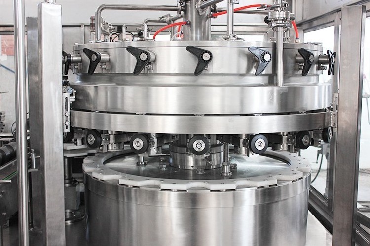 Beer can filling and seaming canning machine