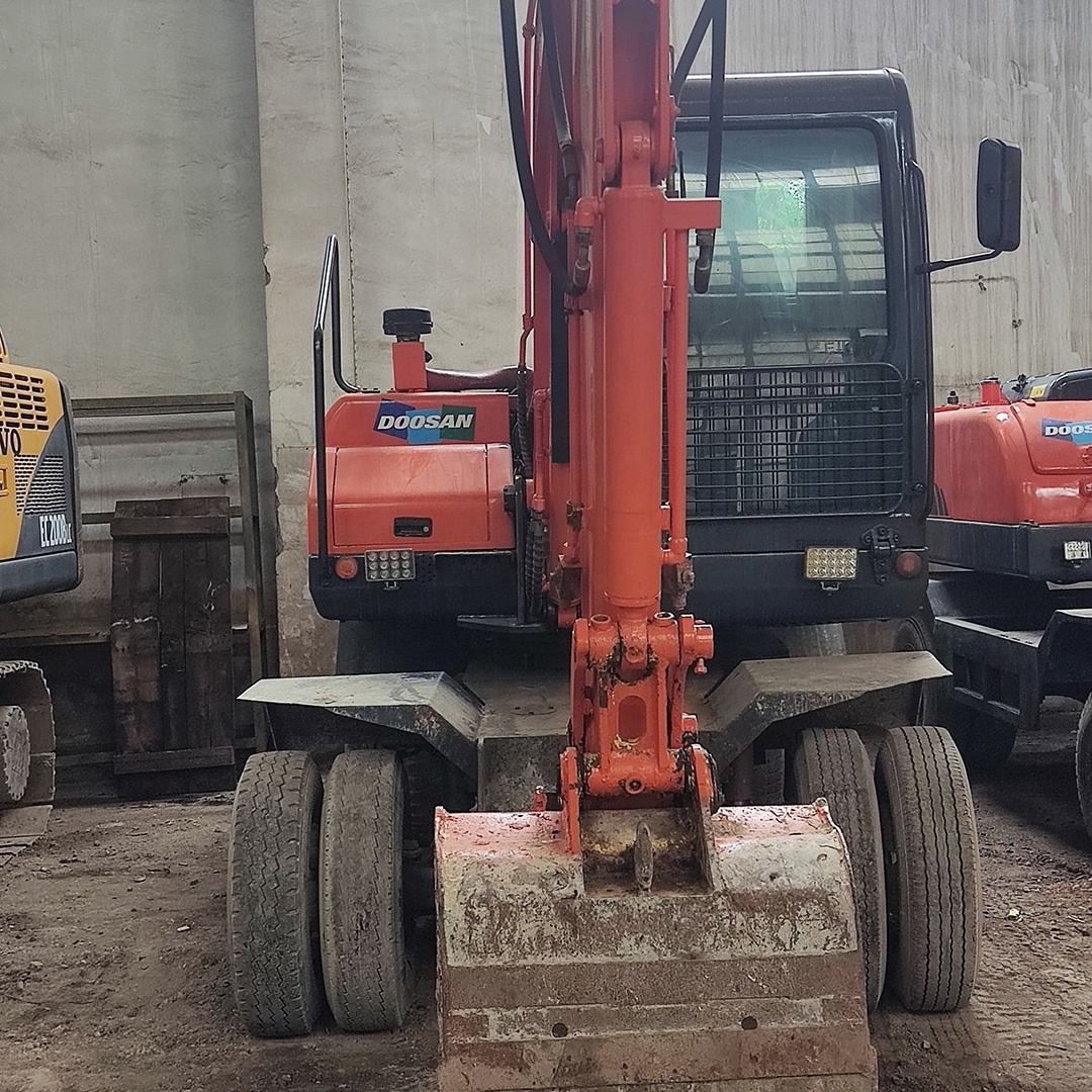 DOOSAN DH60 High quality and good condition 6 TON Used Mini excavator crawler excavator