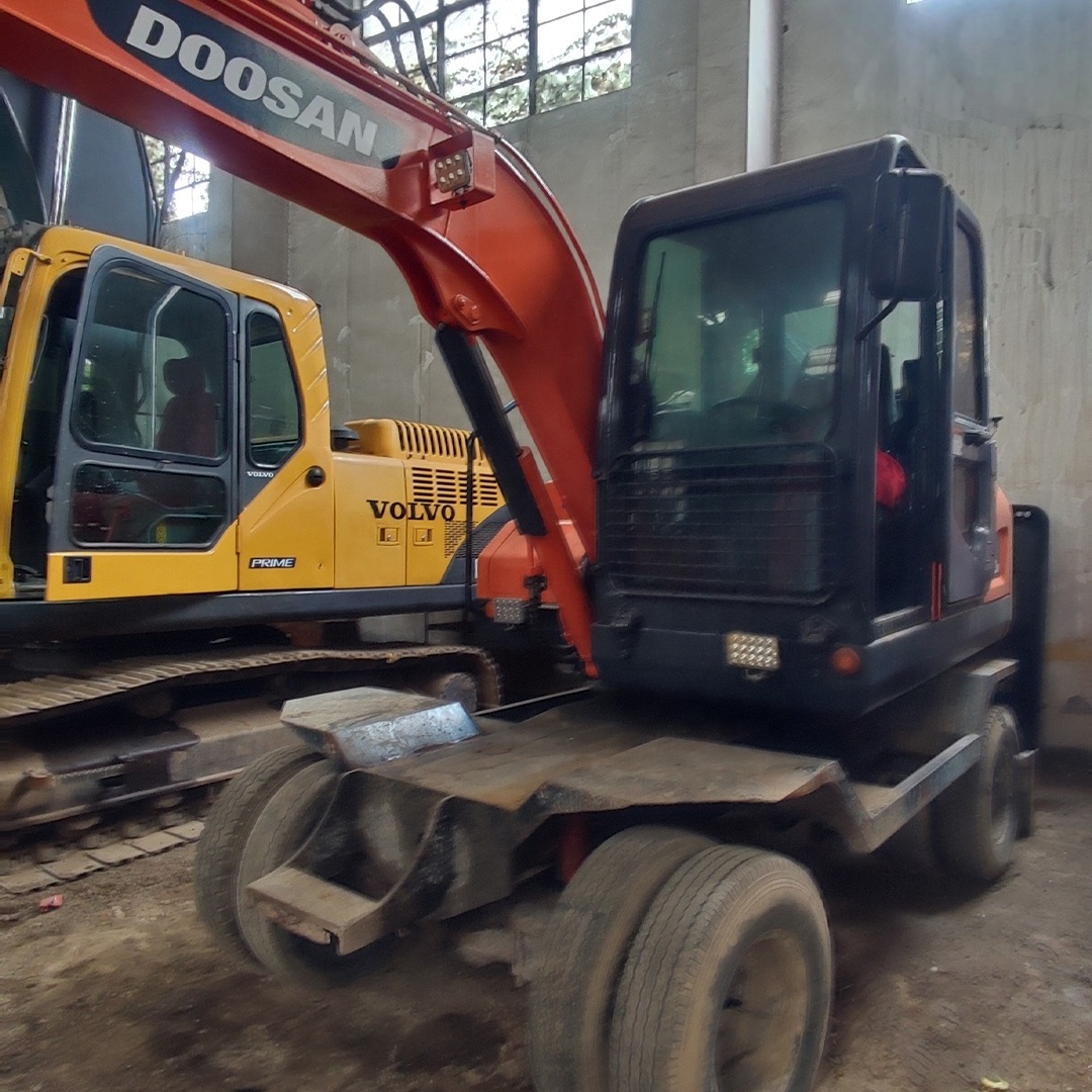 DOOSAN DH60 High quality and good condition 6 TON Used Mini excavator crawler excavator