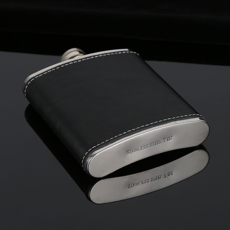 Custom 5 6 7 8 9oz Alcohol Hip Flask Male Whisky Wine Pot Bottle Portable Pocket Box Set Outdoor Stainless Steel Hip Flasks