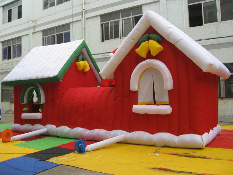 Factory customized giant inflatable Christmas house and Santa Claus