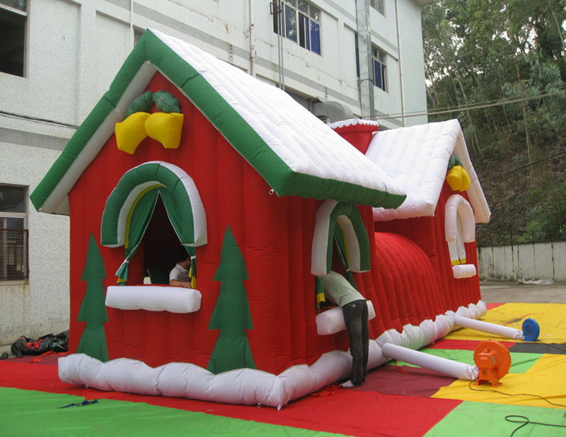 Factory customized giant inflatable Christmas house and Santa Claus