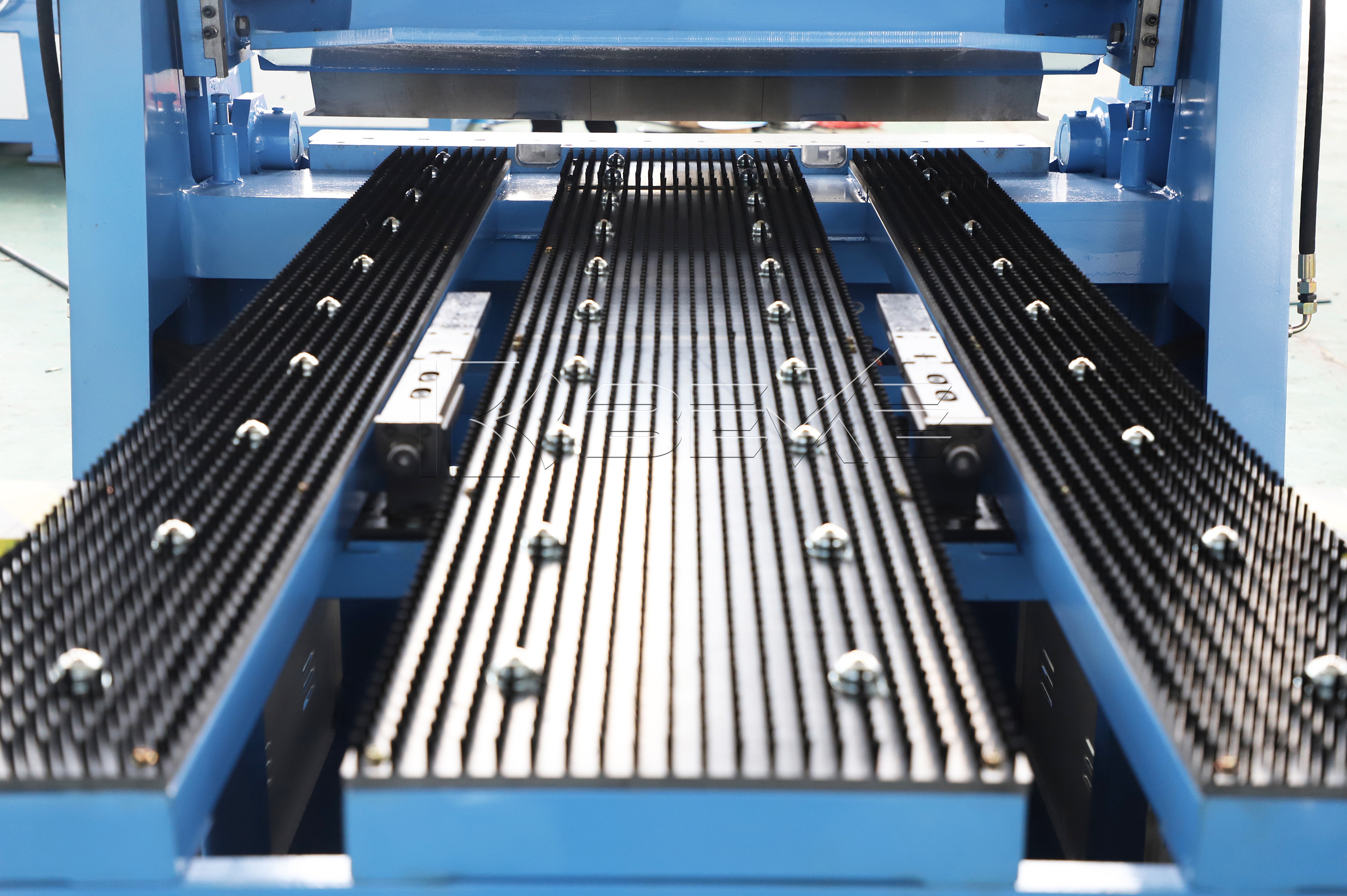 BEKE hydraulic long metal bending machine cnc sheet metal folding machine with high quality