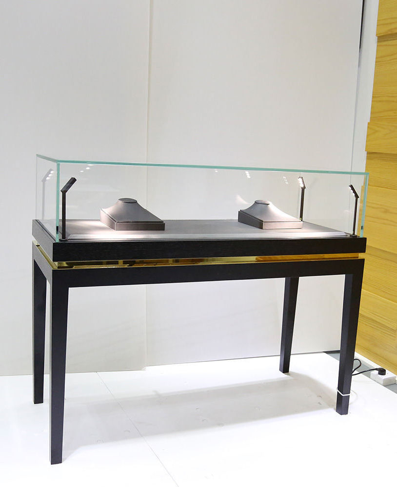 New Design Luxury Jewelry Shop Retail Counter Furniture Modern Design Frameless Locking Jewelry Display Cabinets