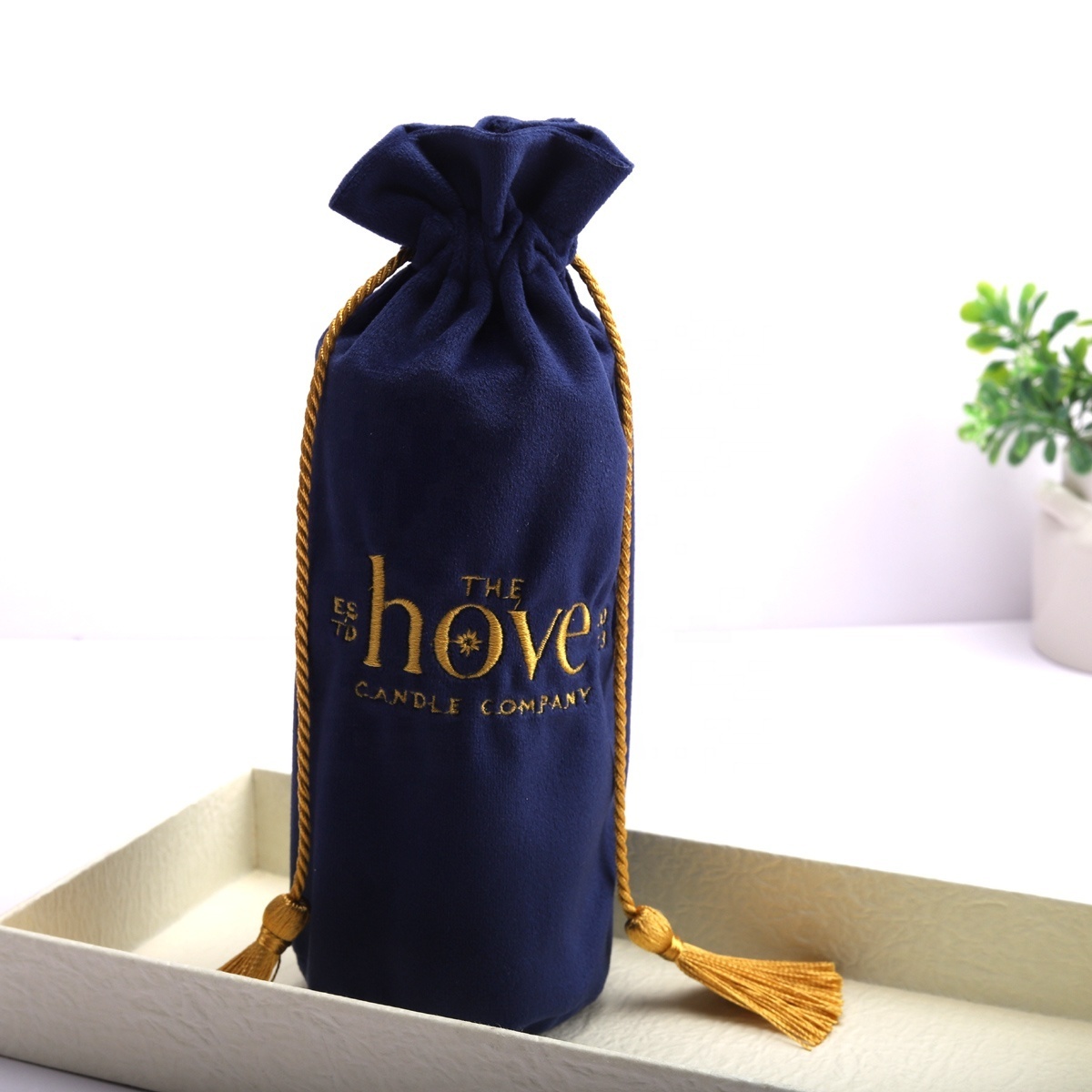 Hot Sale Custom Logo Printed Velvet Drawstring Bag With Tassel Luxury Reusable Dust Velvet Gift Wine Perfume Packing Bottle Bags