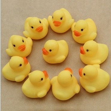 Small Ducky Light Color Squeak Baby Bath Toys Duck Plastic Bulk Mini Rubber PVC as Gift for Kids Carton Unisex Play Multicolor