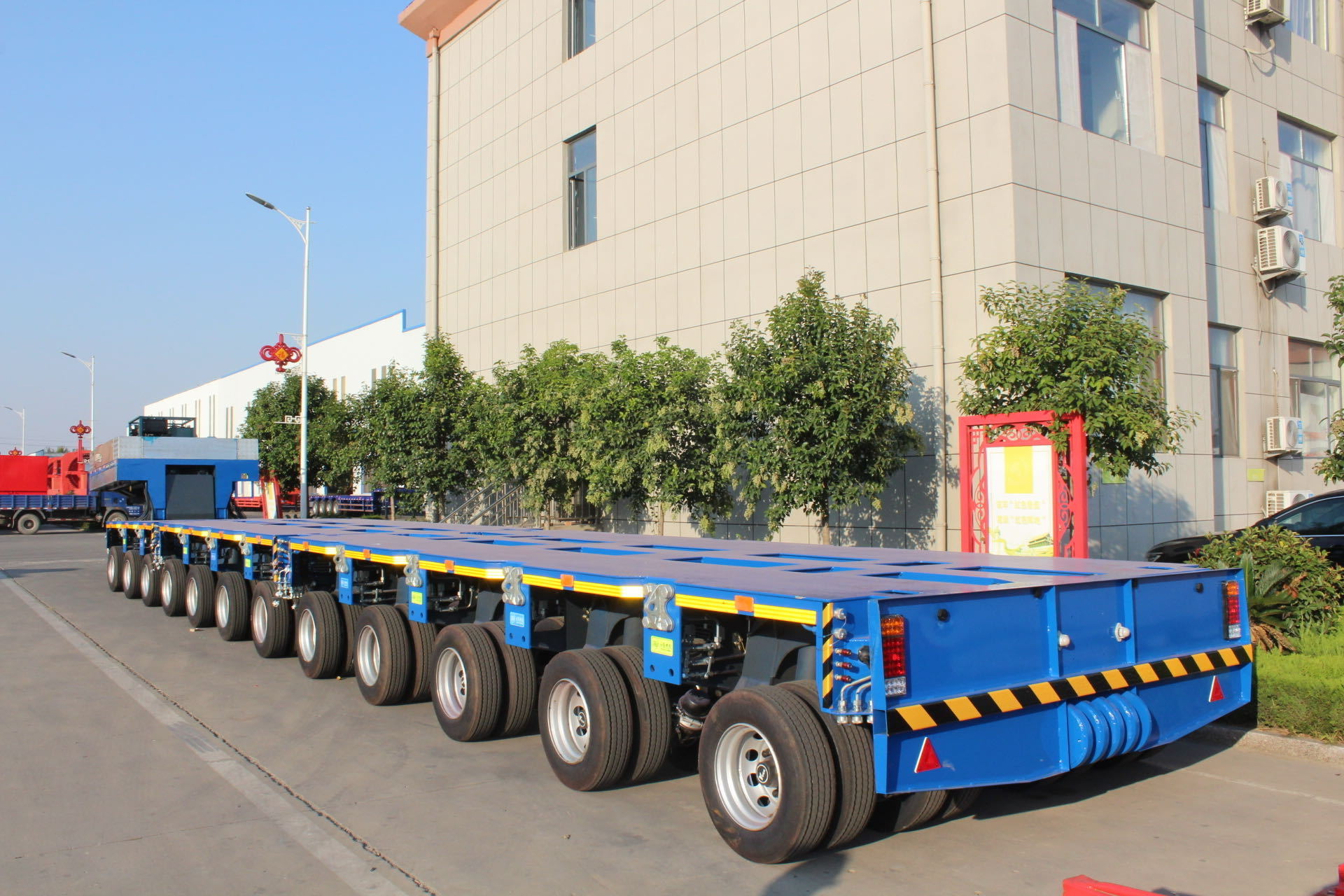 Hydraulic Multi Axles Low Bed Self Propelled Modular Transporter Truck Spmt Trailer