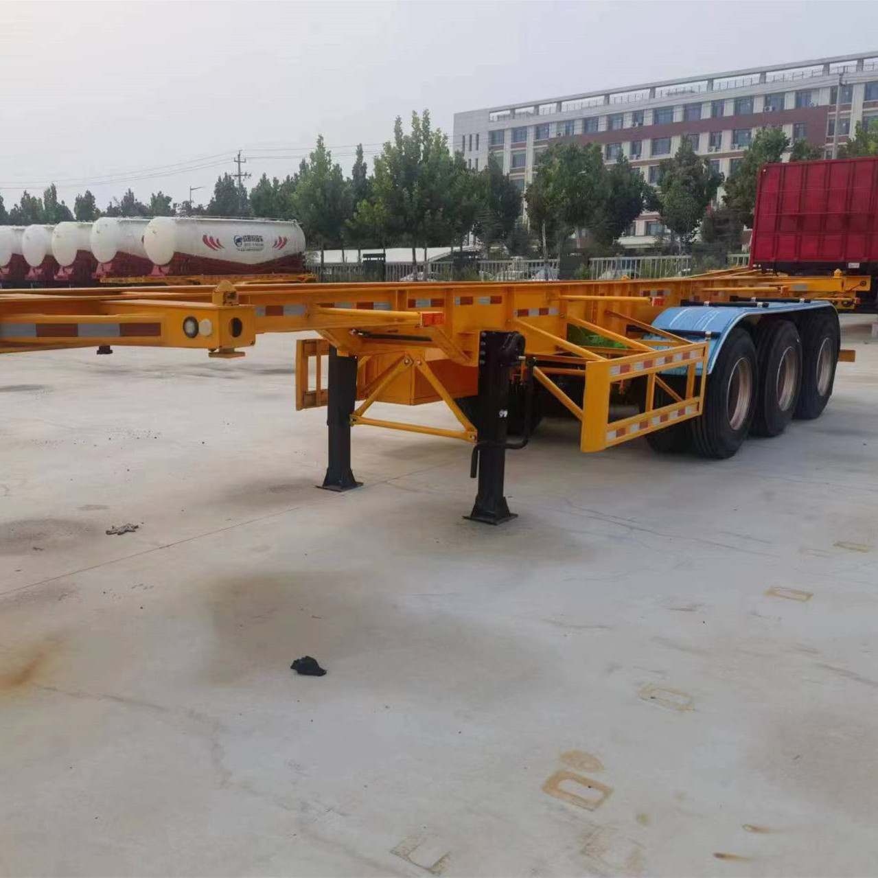 China strong 2/3 axles 20 40 foot 40tons container carrier chassis flatbed skeleton semi trailer