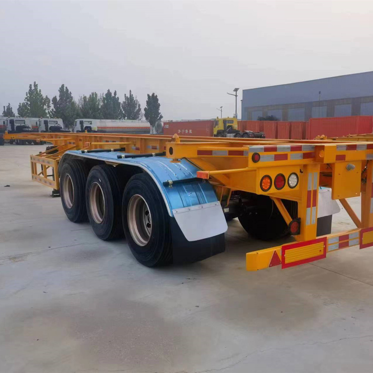 China strong 2/3 axles 20 40 foot 40tons container carrier chassis flatbed skeleton semi trailer