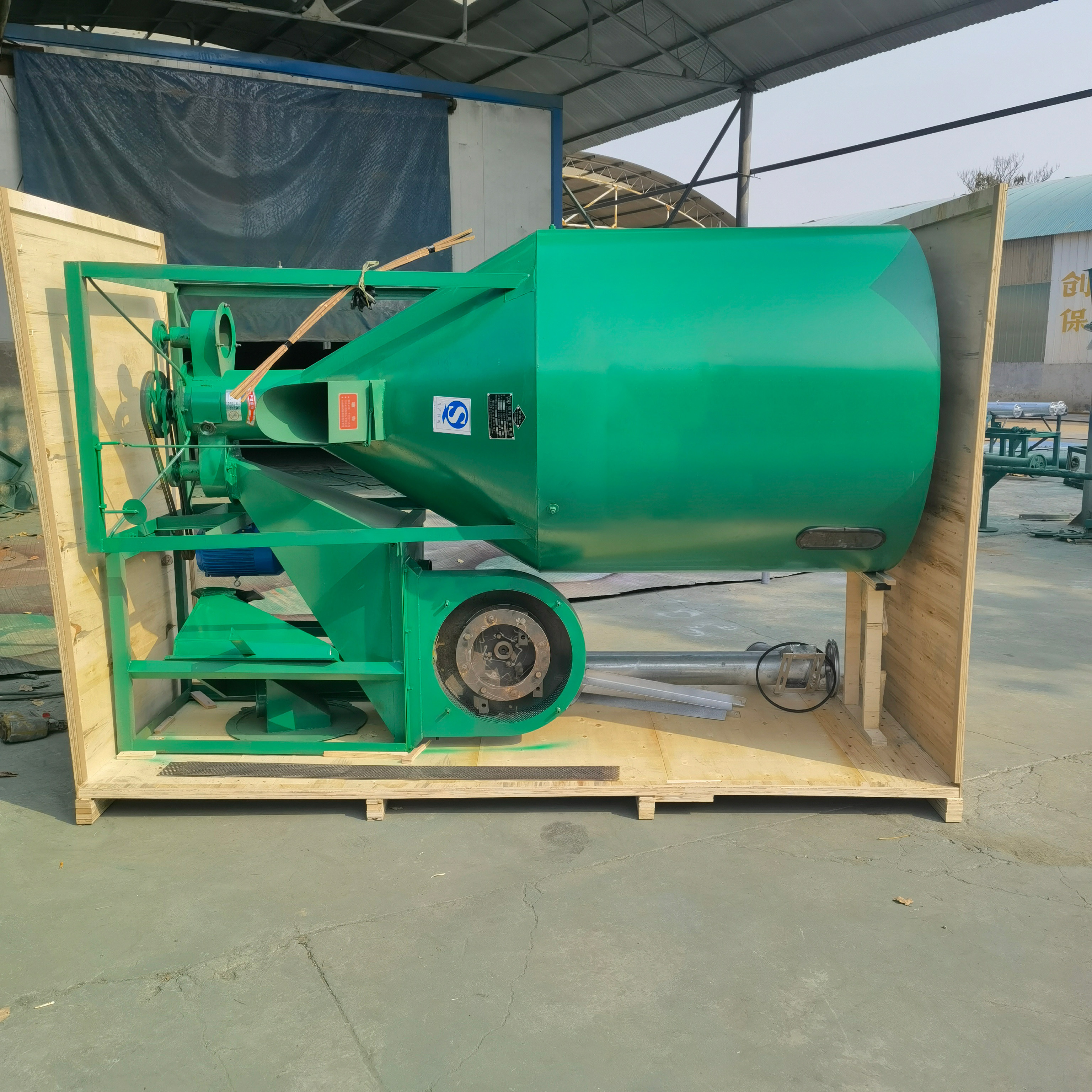 Household vertical feed mixer 500kg 1000kg feed mixer machine poultry mixer grinder feed machine for farm use