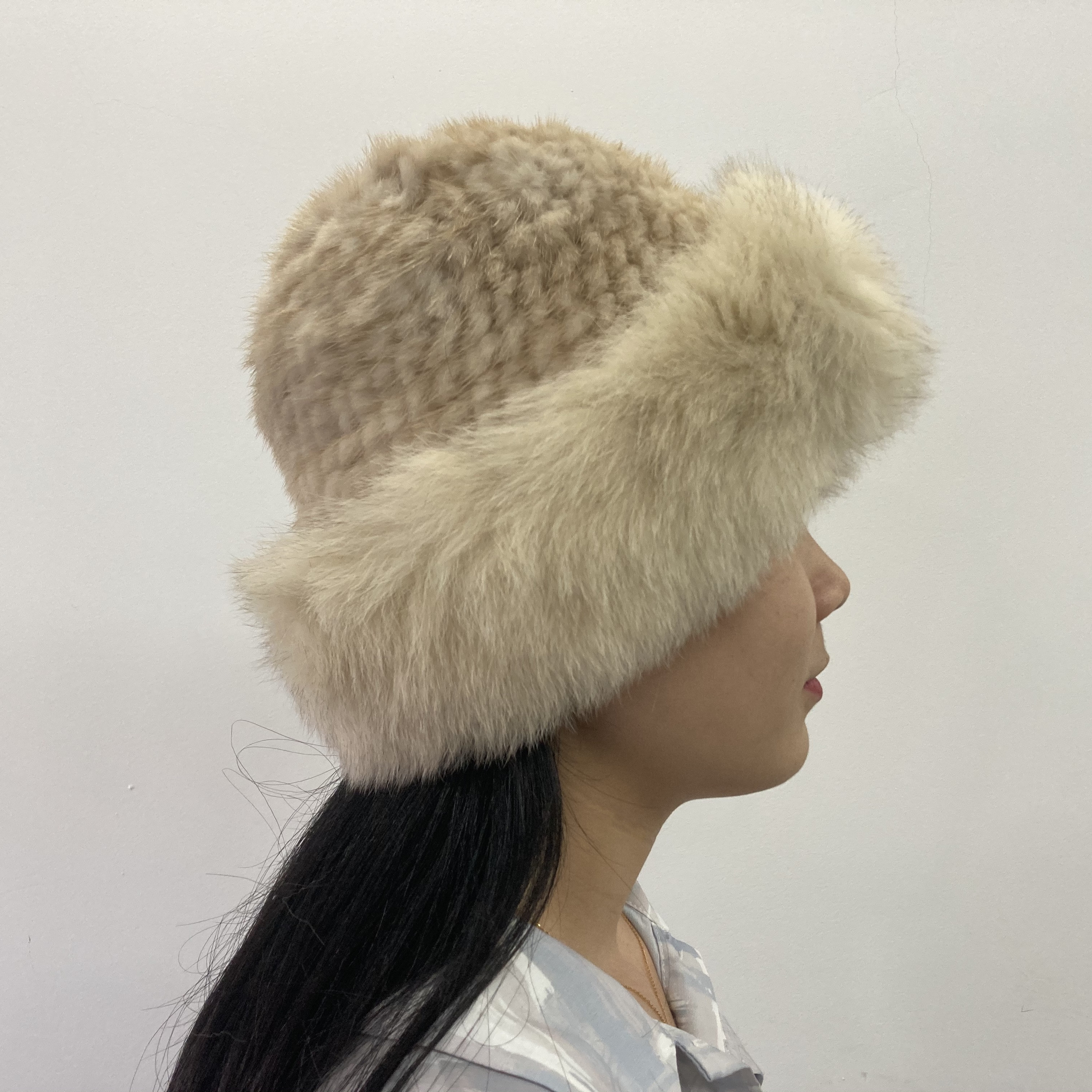 manufacturer Custom white women fashion 2022 mink fur beanie hats wholesale fox fur furry bucket hats reversible