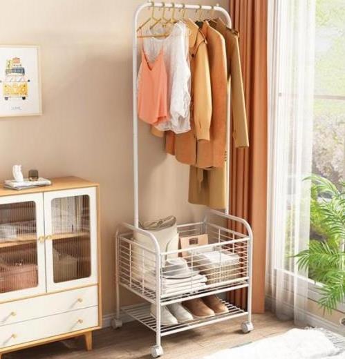 2023 New arrival modern design wire basket garment rail with wheels clothing storage rack