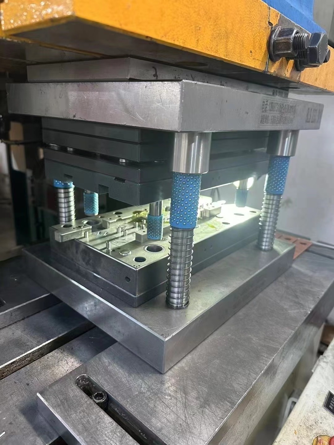 Metal Terminal Progressive Stamping Mold Connector Terminal Die Stamping Mold Battery Terminal Connector For Lithium Mould