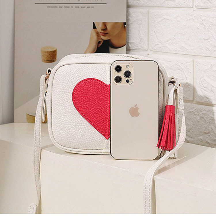 Wholesale Cute Women Purse Bags With Nice Straps Vegan PU Leather Heart Crossbody Bag for lady