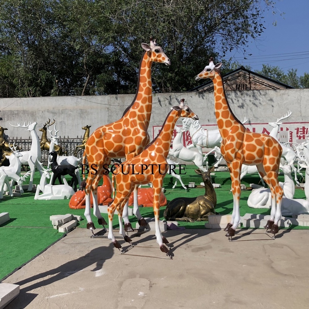 Wholesale life size resin fiberglass giraffe statue for garden decor resin animal sculpture for outdoor decoration