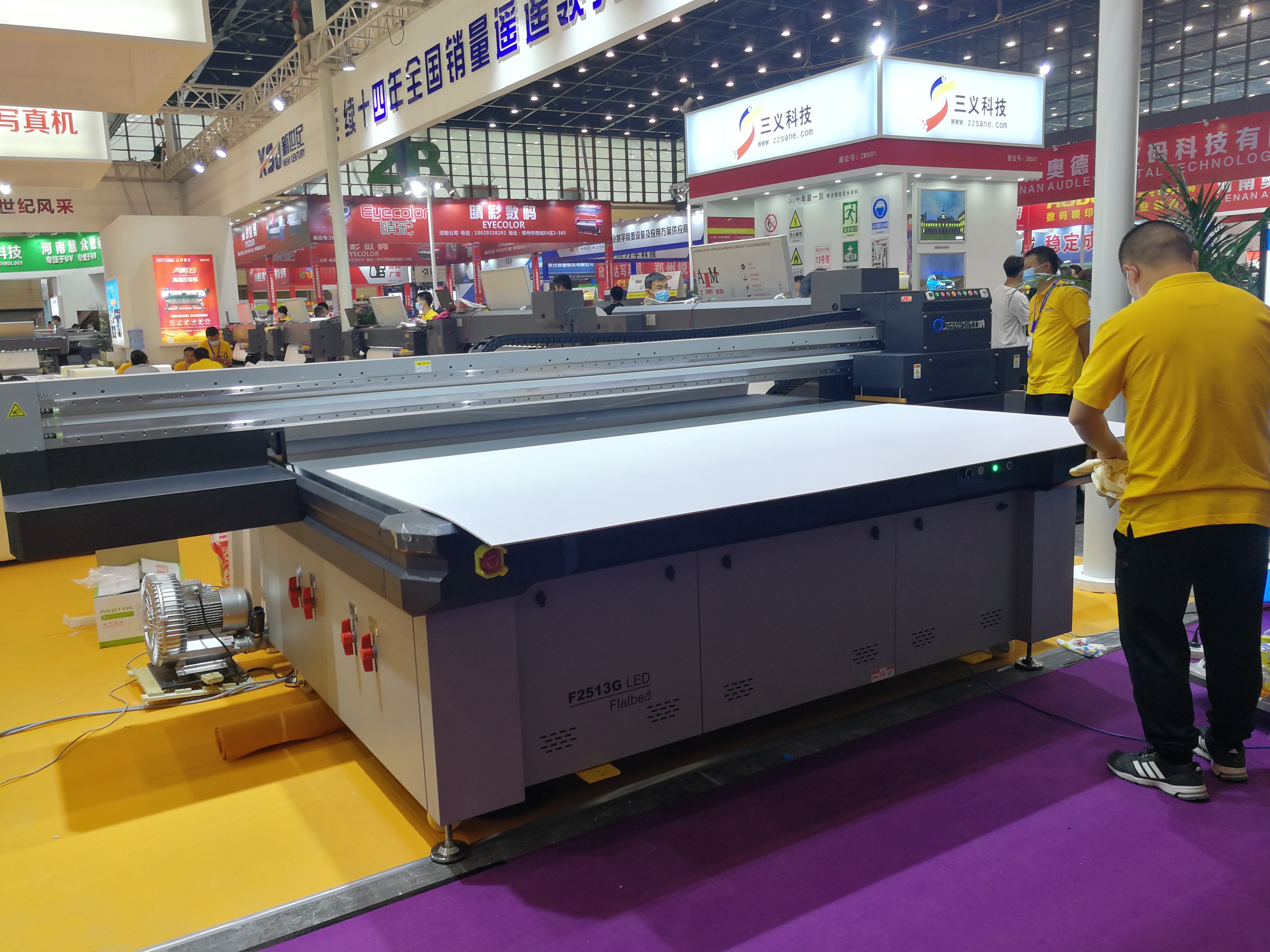 Gen 5 Head Industrial Flatbed UV Curing Printer 2513UV