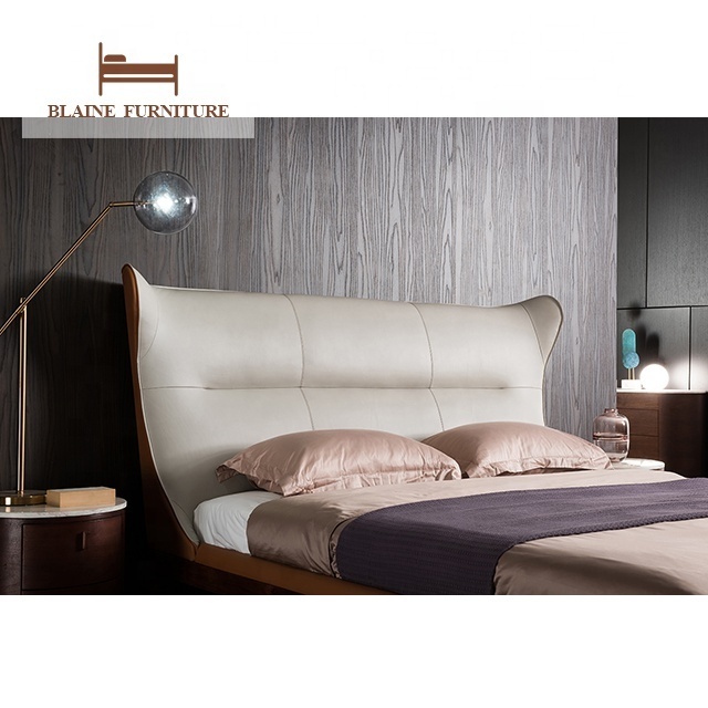 Italian Designer Bedroom Furniture King Size Modern Soft Bed Frame Wooden Grey Leather Double Bed Set Luxury Bed