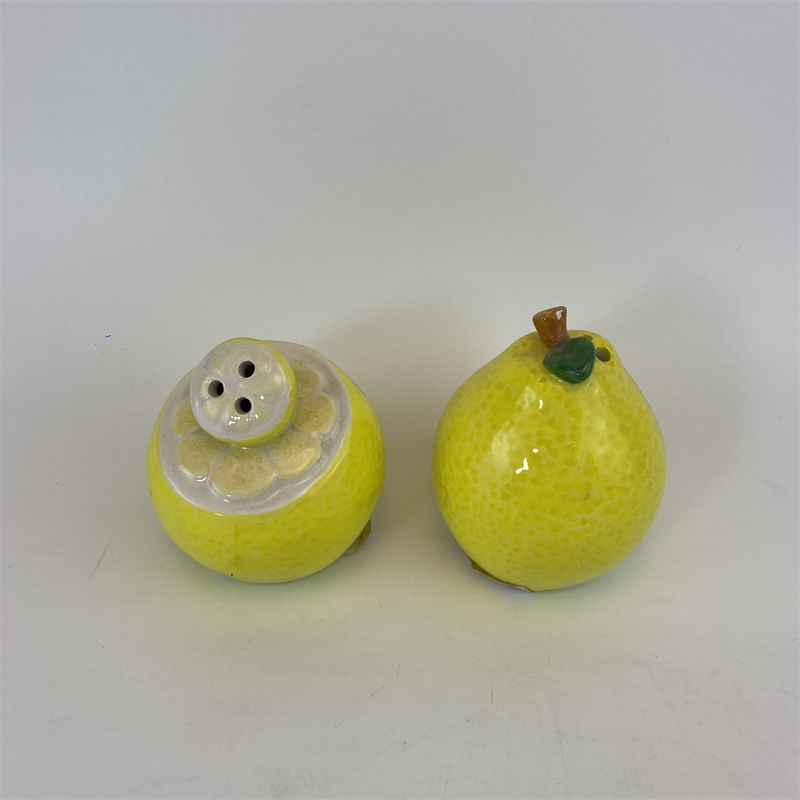 Ceramic decorative custom fruit shaped spice jar wedding favors cruet set ceramic salt and pepper shaker