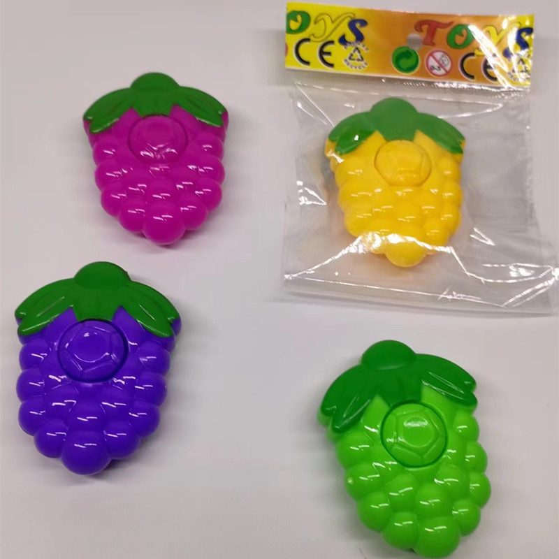 New product fruit fidget spinner pineapple and grape shape spinner kindergarten stress relief street small gift toy wholesale