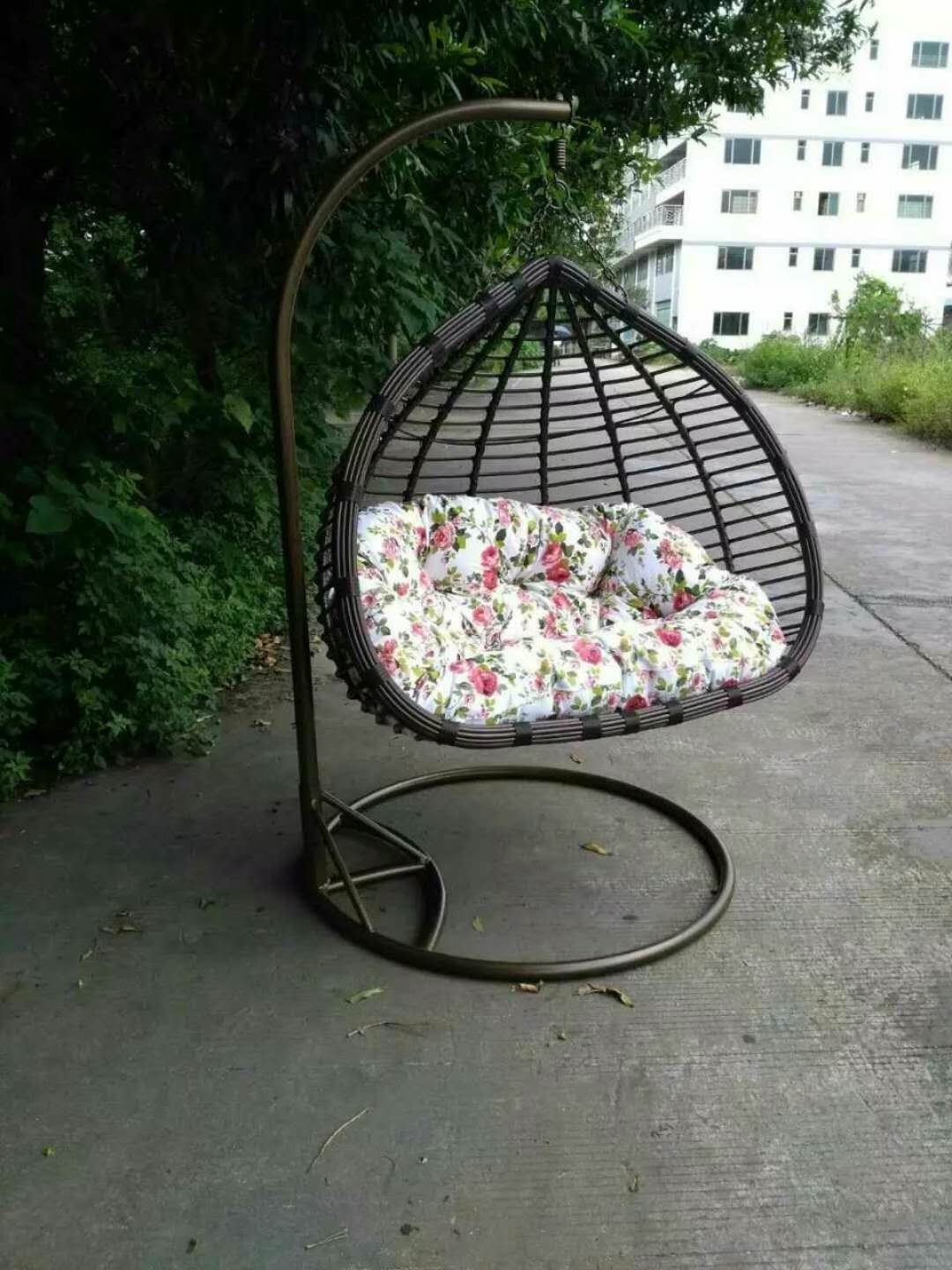 2022 Factory wholesale cheap patio swing outdoor furniture egg chair leisure wicker rattan egg swing chair with cushion