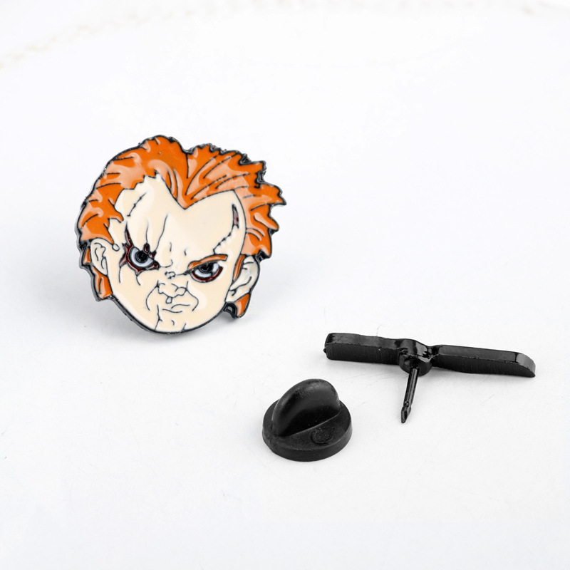 2 New Horror styles Bride of Chucky Brooch Pin Personalized Metal Alloy Dagger Drop Oil Brooch Badge Enamel Pin Brooch Women