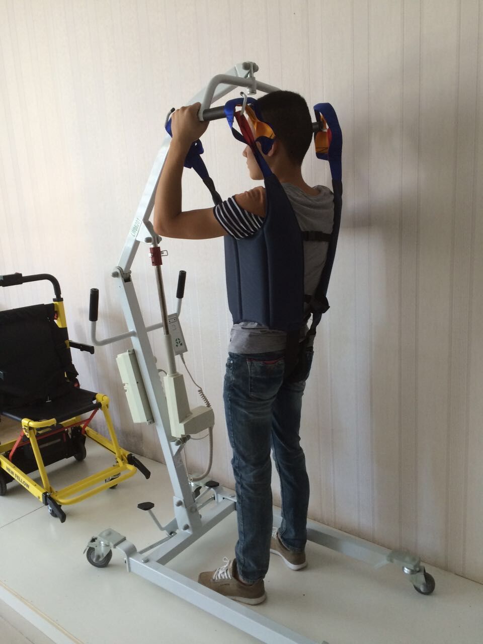 BT-PL001 Cheap electric patient lift patient hoist lifting equipment for Disabled people and elderly use price