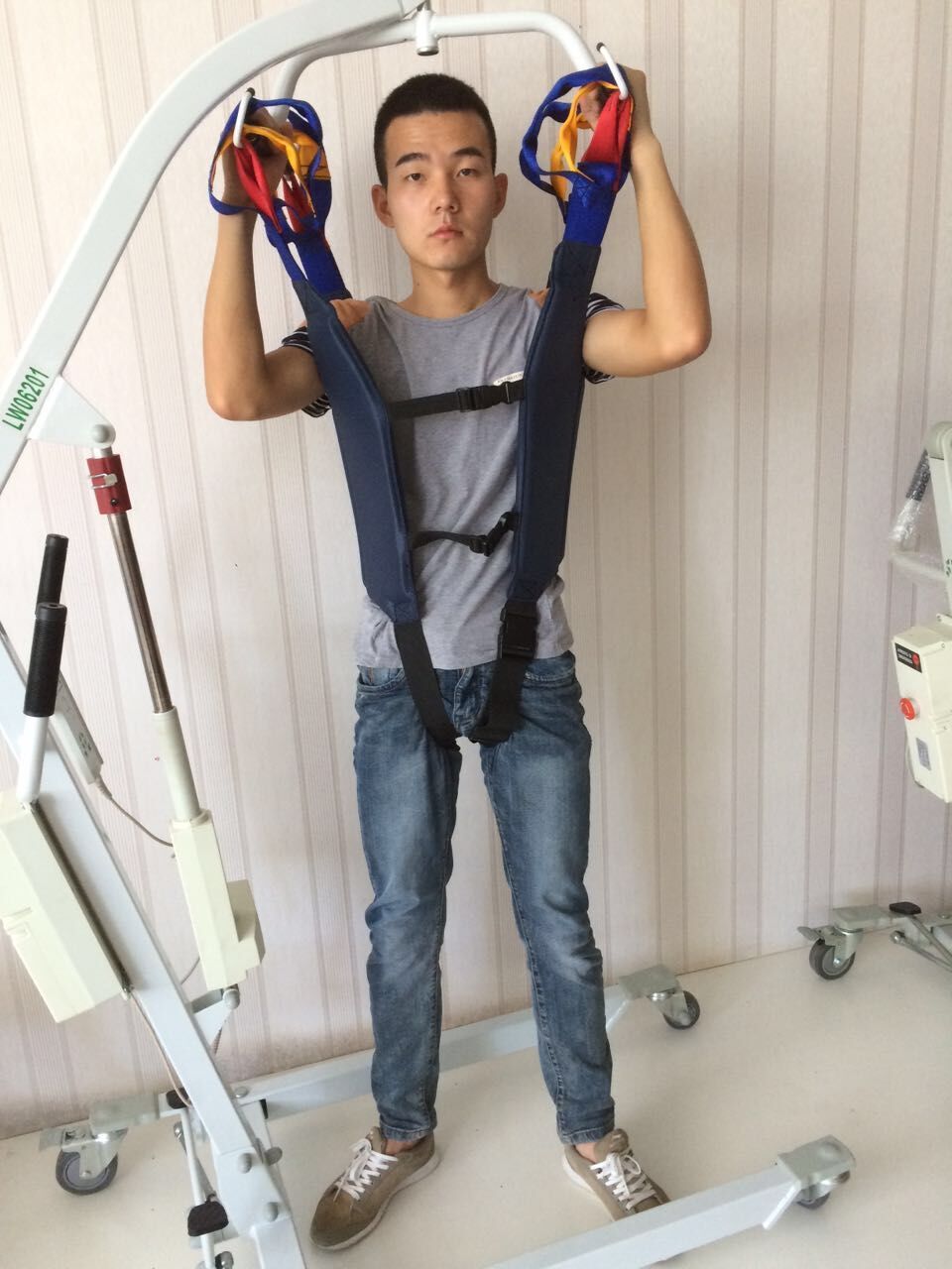 BT-PL001 Cheap electric patient lift patient hoist lifting equipment for Disabled people and elderly use price