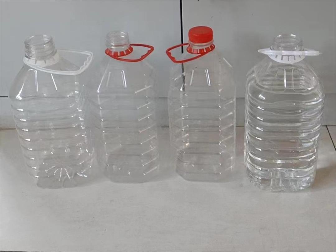 Factory Wholesale  2.5L 3L 5L 10L PET  Plastic  Bottle With a Screw Cap and Handle