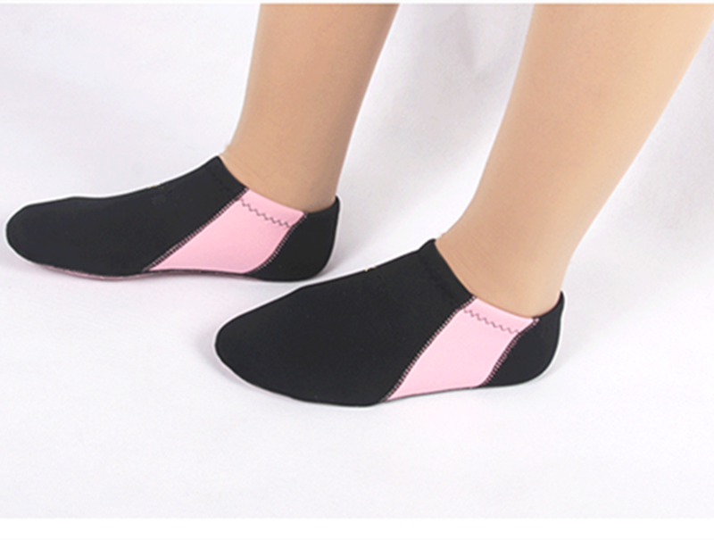 Wholesale comfortable beach volleyball neoprene sand socks shoes