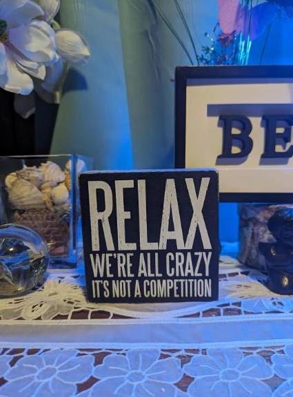 Decorated wooden boxes can be customized with text and size to bring warmth to your room as well as give you good decoration