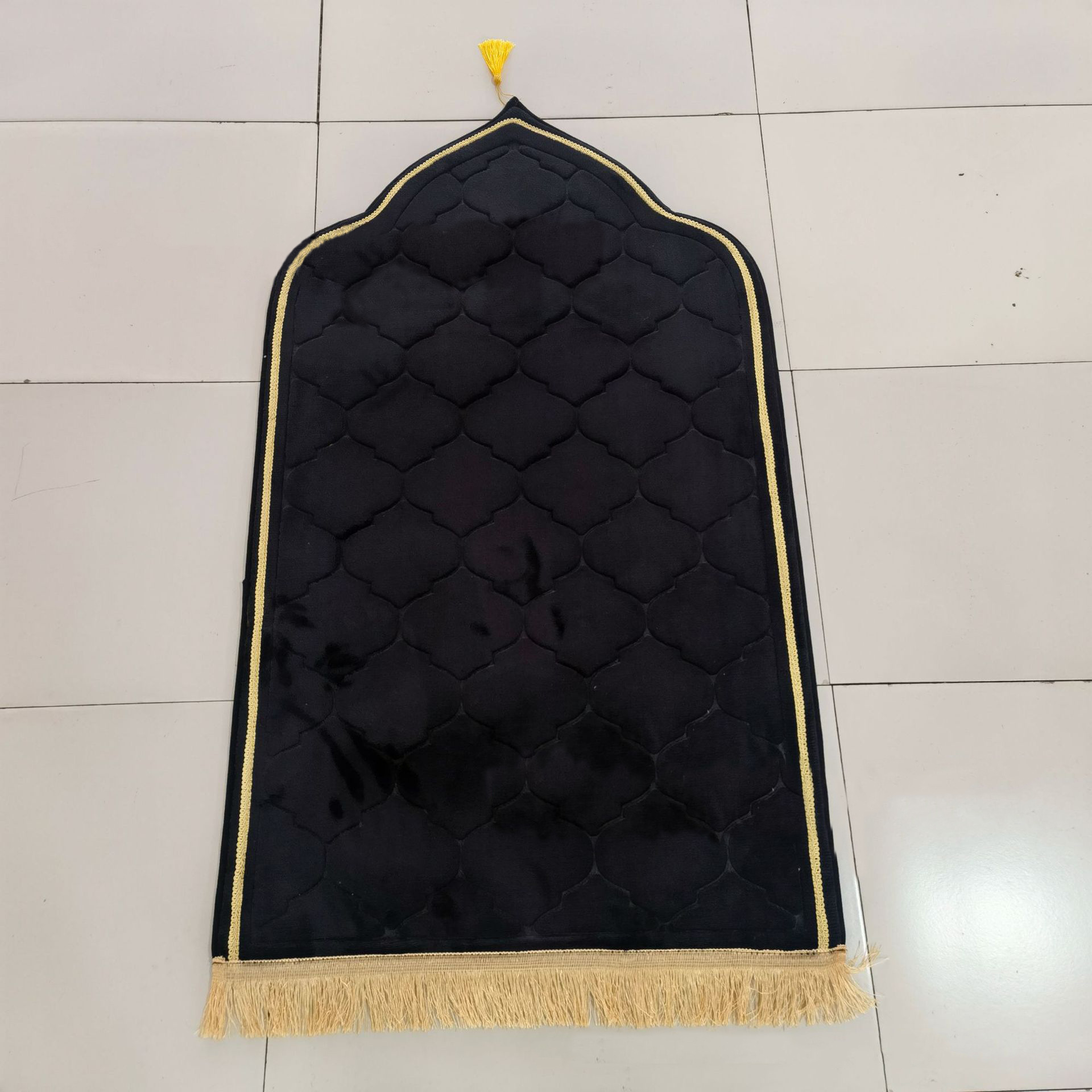 Islamic Popular Design Ramadan Thick Prayer Rug Velvet Rug Portable Memory Foam Arabic Muslim Prayer Mat For Turkish Praying Rug