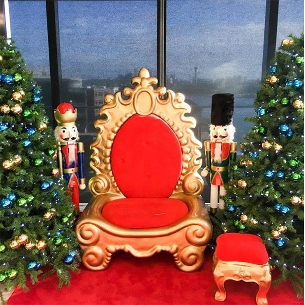 Hot-sale Popular Christmas Fiberglass Santa Thrones Gold King Chair Decoration