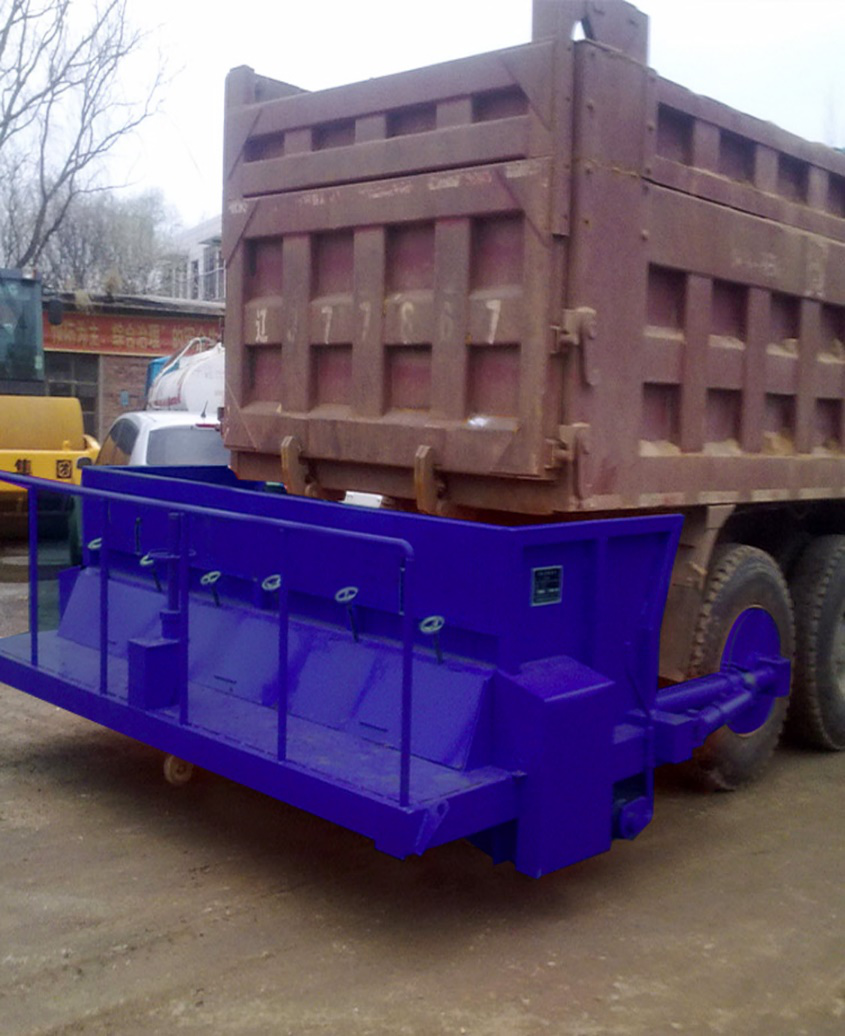 IKOM road distributor aggregate stone chipping spreaders truck