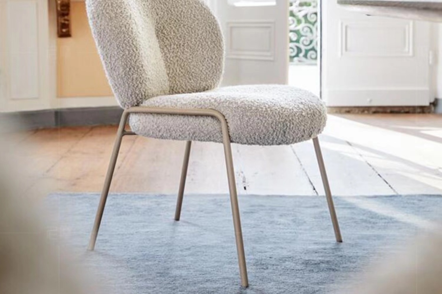 Dining Room Side Chair Modern Luxury Wholesale Nordic Kitchen Restaurant Arm Sillas Fabric Boucle Dining Chairs With Gold Legs