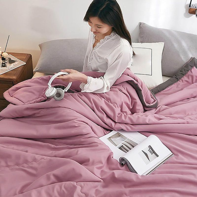 Summer Cooler Quilt Throw Blanket  for Sleeping Cooler Effect Blanket  for All Season Lightweight Silk Smooth Ice Blanket