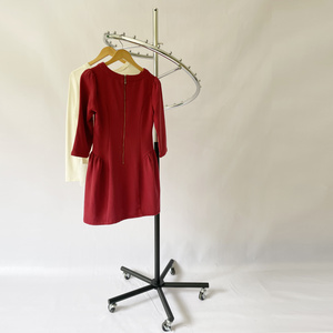 Fashion Rotatable Spiral Garment Display Rail S-shape Clothing Rack