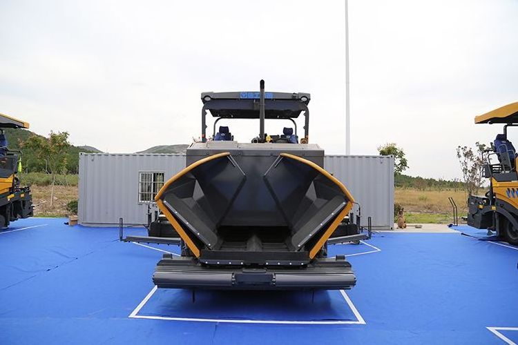 XCM G RP600 5.8m asphalt machinery crawler road paver