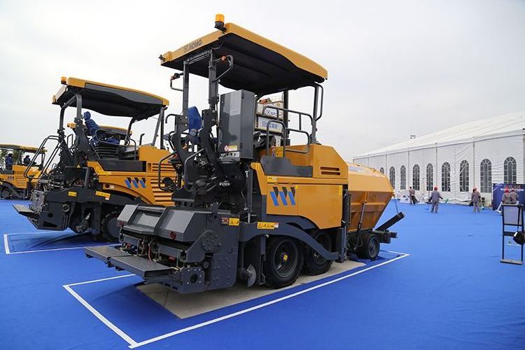 XCM G RP453L 73.5KW 4.5M mini full hydraulic four wheel drive asphalt paver machine price for sale