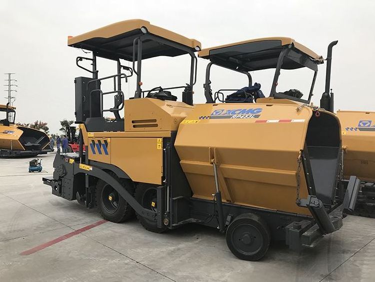 XCM G RP453L 73.5KW 4.5M mini full hydraulic four wheel drive asphalt paver machine price for sale