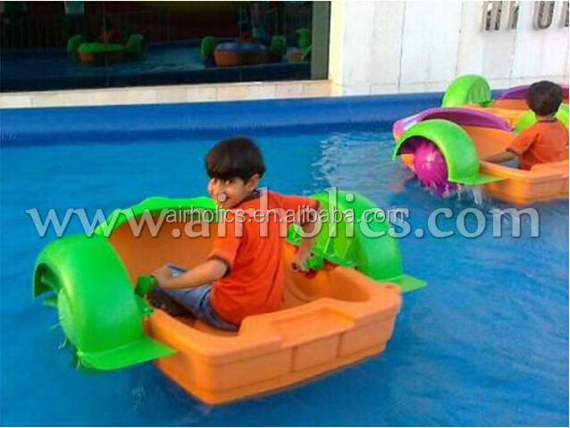 W4001 CE TUV Amusement Park Adult Aqua Pool Toy Wheel Kids Hand Rowing Water Plastic Paddle Boat For Sale