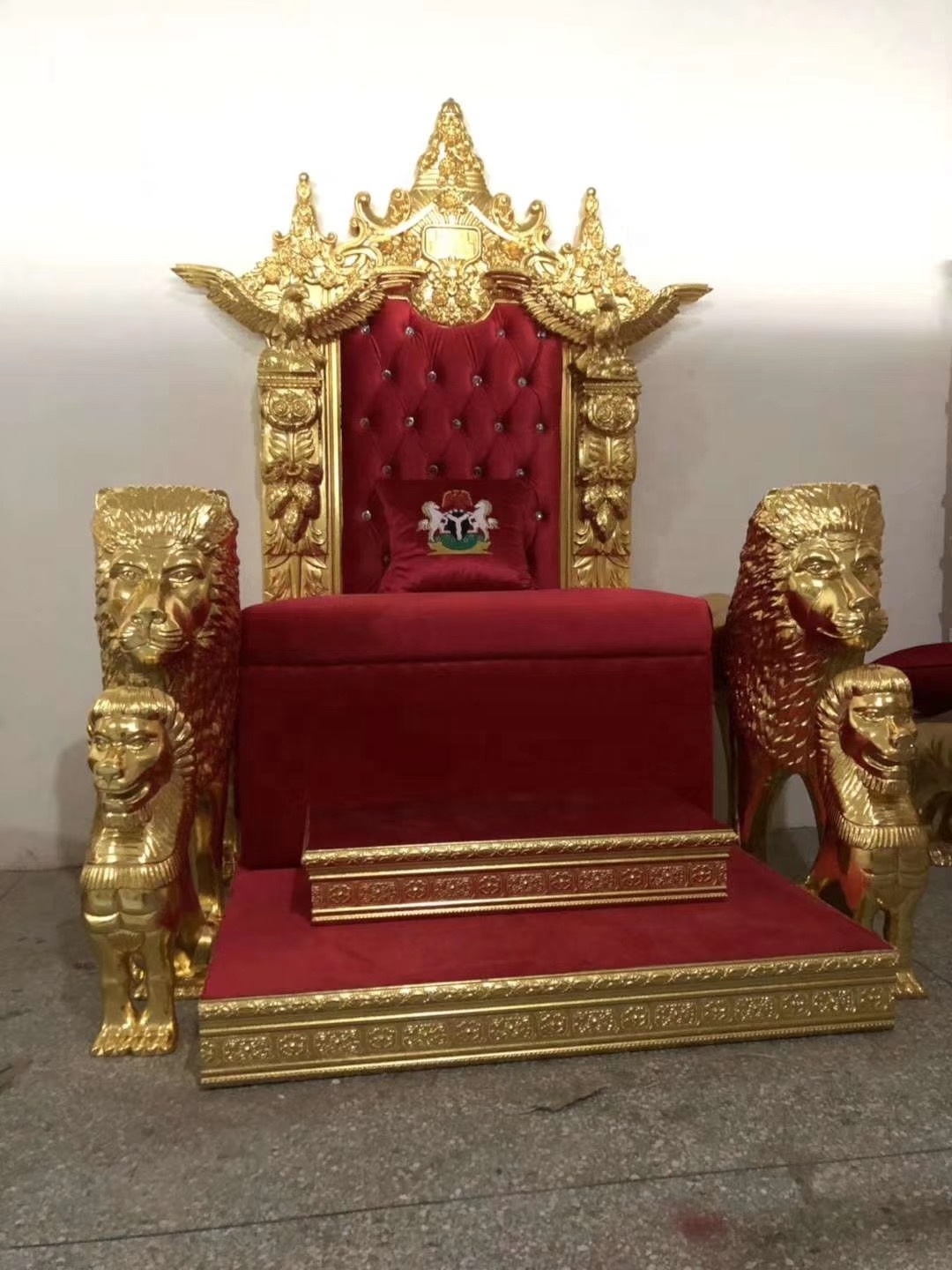 High end solid wood carving red 4 lions gold wedding royal chairs king chair throne luxury