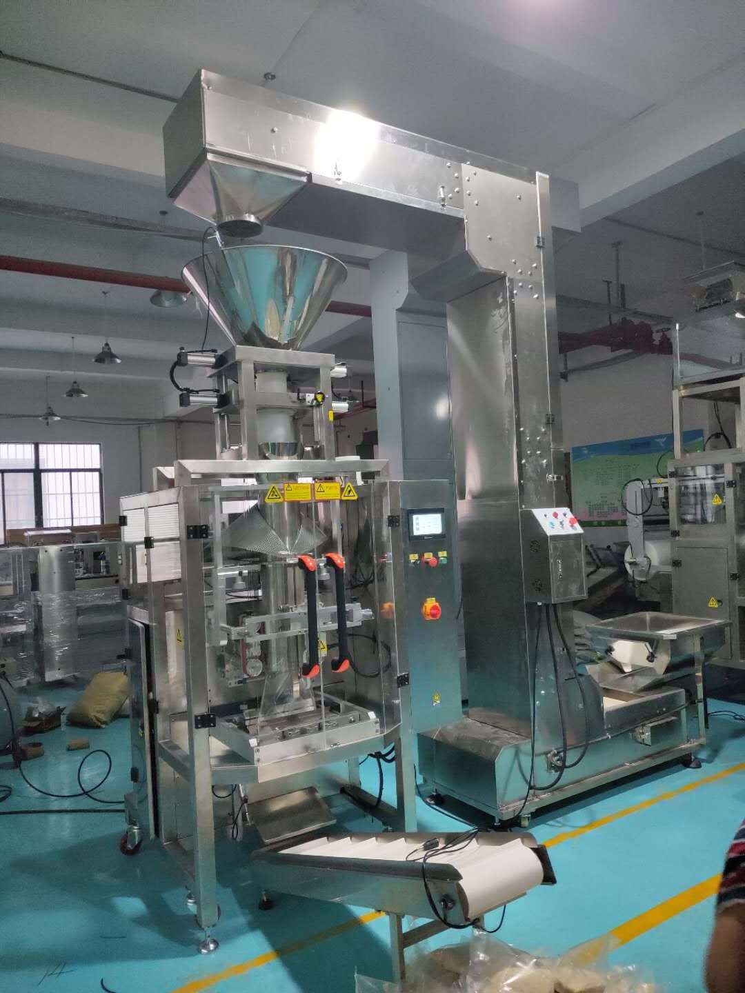 2024 Best Sold Automatic Rice 1kg Sugar Packing Machine Pillow Bag Packaging Machine Legumes Packing Machine