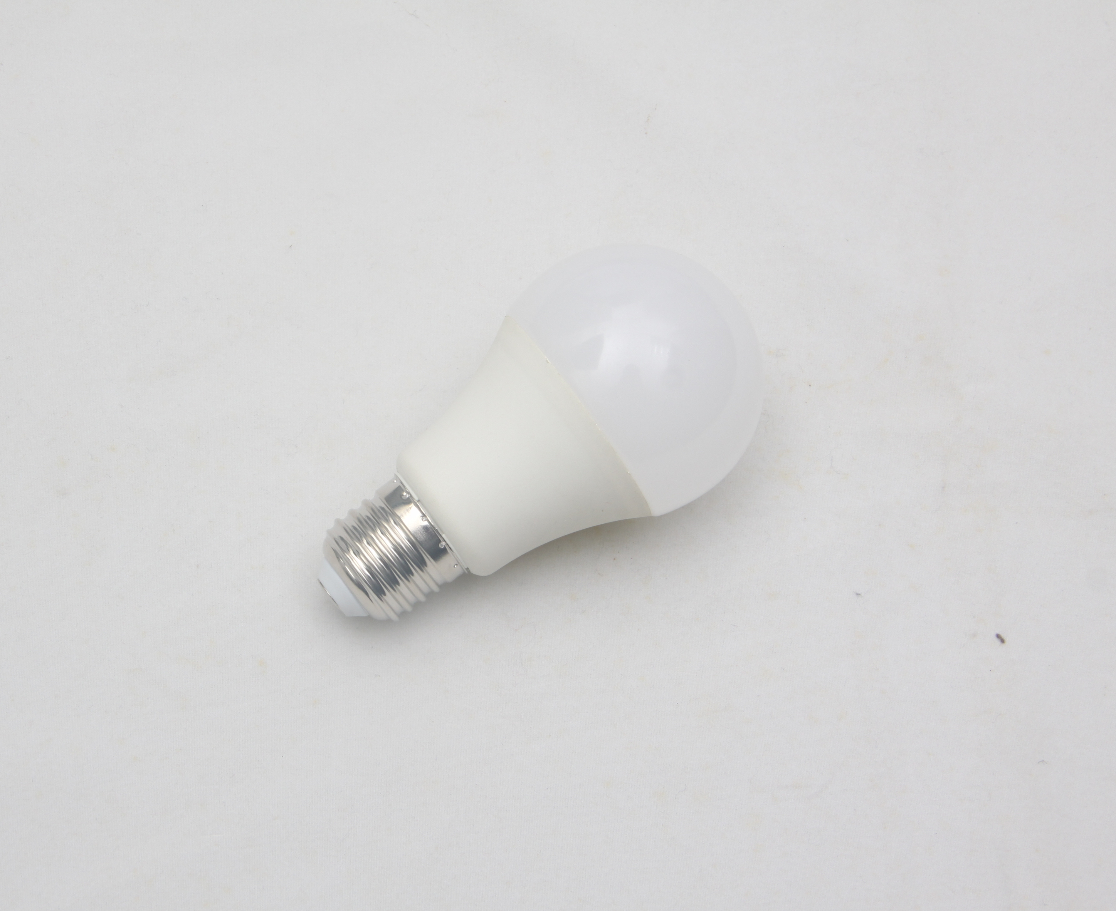 UKCA SMD  LED A60 AC85-265V BULB 12W E27 led bulb WITH CE/ROH CRI>90 indoor lighting