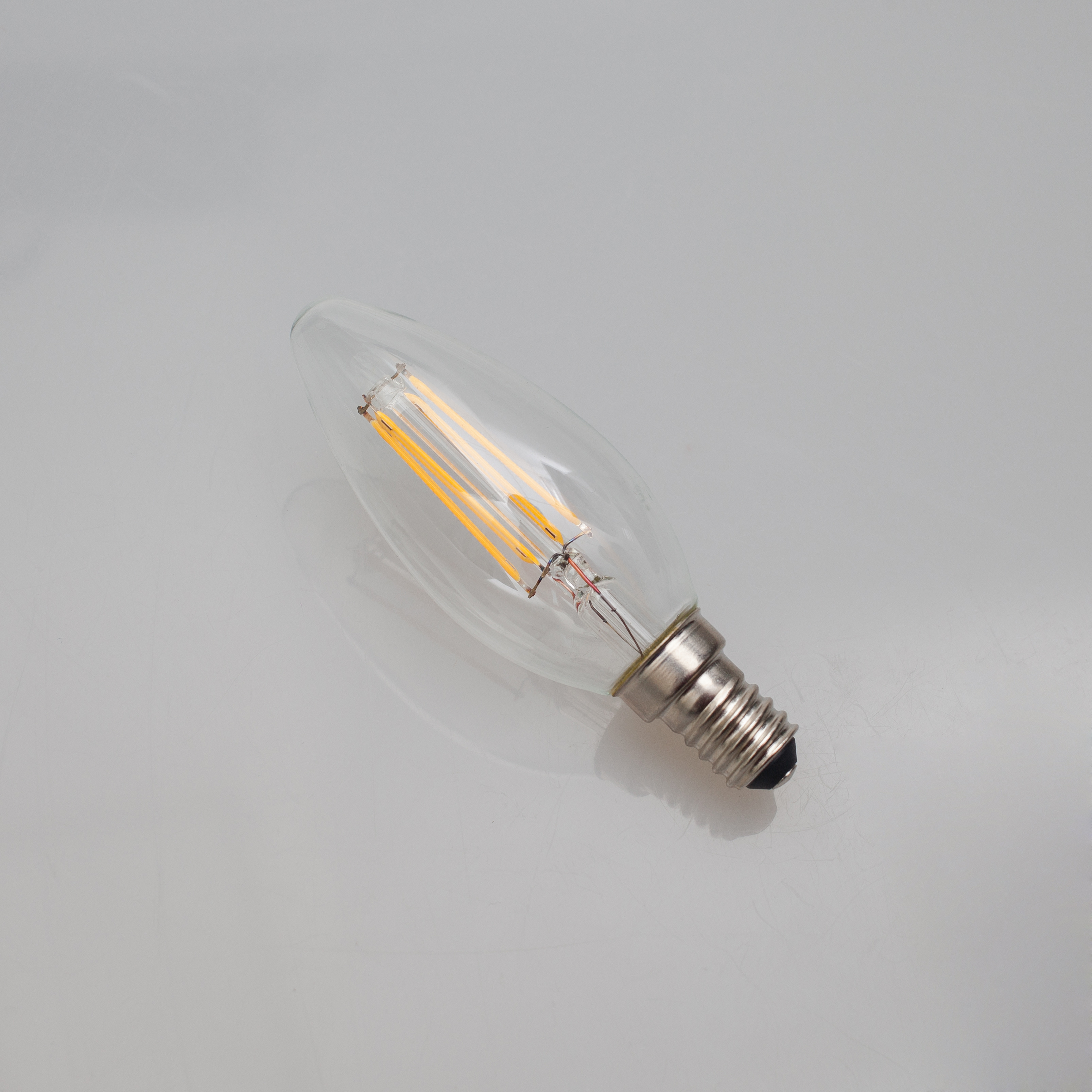 Filament LED candle bulb C35 220V 2W E14 clear